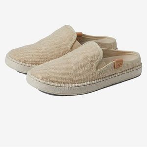 UGG she’s size 7.5 tan delu slip on